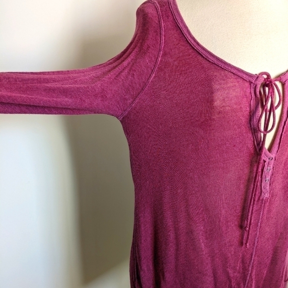 WE the Free Linen Blend Henley low V Neck with ties Oversized L Cranberry Plum - Picture 7 of 12